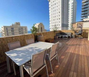 Netanya Apartment | Rooftop Oasis: 4-Star Escape with Ocean Views & Dining