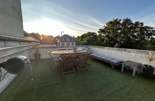 Senlis Apartment | Cozy Rooftop Flat with Ocean View in Central Senlis