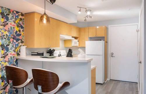 Belltown Condo | Experience Belltown's Boutique Studio with Rooftop Deck Views