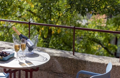 Bonfim Apartment | Elegant Balcony Studio in Art Nouveau Townhouse - Rated 10/10