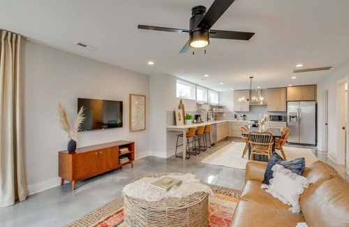 East Nashville House | Discover East Nash's Rooftop Fire Pit & Skyline Views