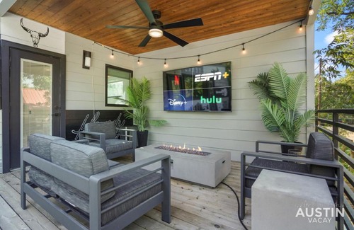 Blackshear-Prospect Hill House | Relax by Rooftop Fire Pits Near DT Rainy St & Putting Green