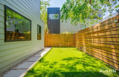 Blackshear-Prospect Hill House | Relax by Rooftop Fire Pits Near DT Rainy St & Putting Green