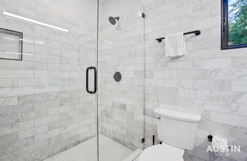 Blackshear-Prospect Hill House | Relax by Rooftop Fire Pits Near DT Rainy St & Putting Green