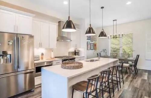 Hurwood Heights House | Pet-Friendly Rooftop Retreat Near Geodis Park