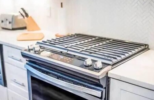 Hurwood Heights House | Pet-Friendly Rooftop Retreat Near Geodis Park