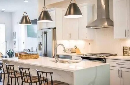 Hurwood Heights House | Pet-Friendly Rooftop Retreat Near Geodis Park