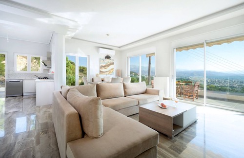 Chania Apartment | Experience Rooftop Jacuzzi Apartment with Pool & Spa Access