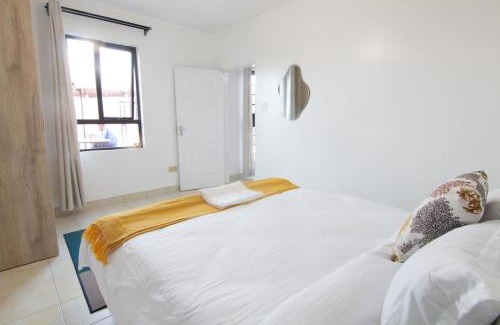 Thompson Estate Apartment | Rooftop Luxe with Queen Bed, Gym and Netflix