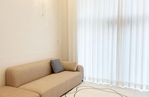 Gangneung House | Tranquil Rooftop Moonlight Pension with Family-Friendly Kitchen