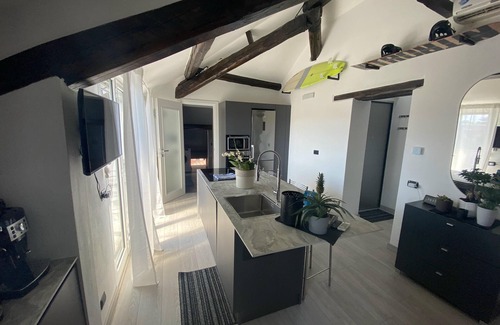 Como City Centre Apartment | Relaxing Rooftop Retreat with Balconies & Pet-Friendly Amenities