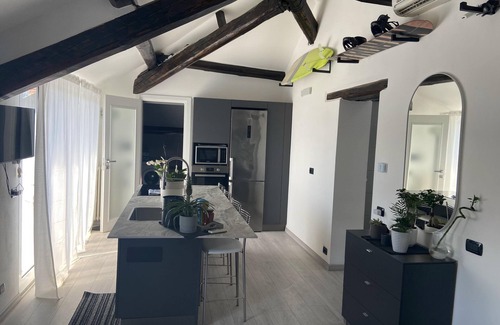 Como City Centre Apartment | Relaxing Rooftop Retreat with Balconies & Pet-Friendly Amenities