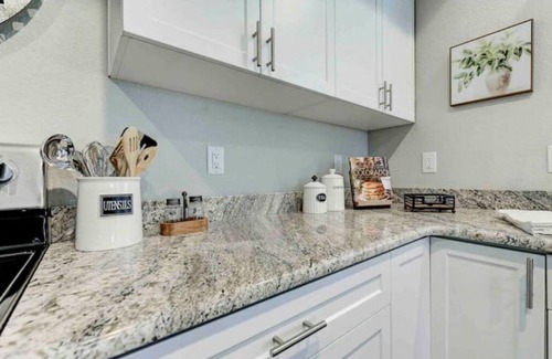 Monument House | Inviting Hotel with Rooftop Patio and Hot Tub Near AFA