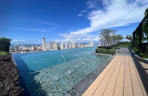 George Town Apartment | Relax by the Rooftop Pool at Star Home, 4-Star Getaway