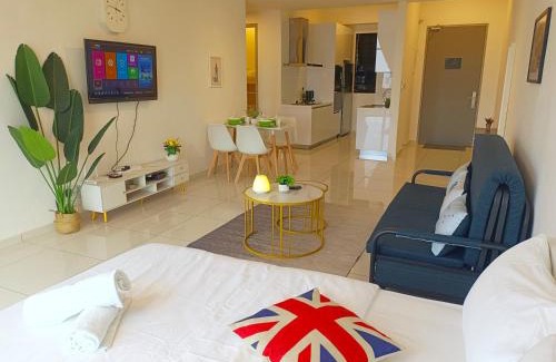 George Town Apartment | Relax by the Rooftop Pool at Star Home, 4-Star Getaway