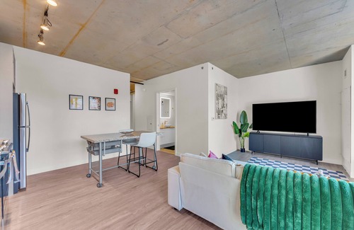Gateway District Apartment | Rooftop Pool & Hot Tub, Prime Downtown CLE 1BR + Skyline Views of the 216