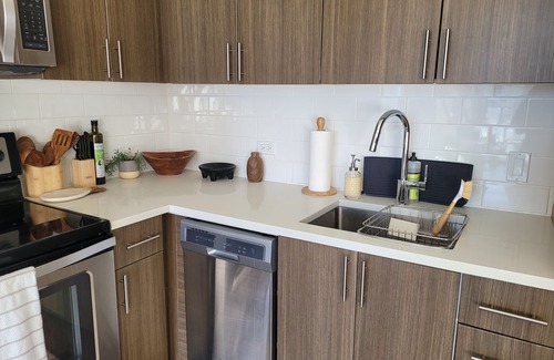 Cherry Creek Apartment | Cherry Creek Rooftop Oasis: Pool, Hot Tub & Mountain Views