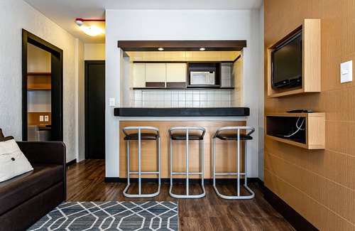 Centro Apartment | Rooftop Pool with Scenic Sea and Bridge Views Await