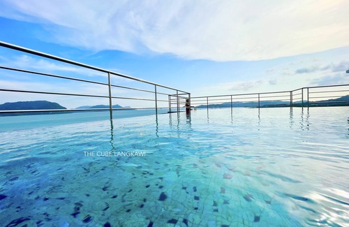 Kuah Apartment | Seaview Apartment with Rooftop Pool and Family-Friendly Amenities