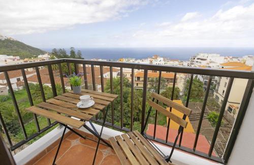 El Guincho Apartment | Convenient City-Center Apartment with Professional Coffee Machine