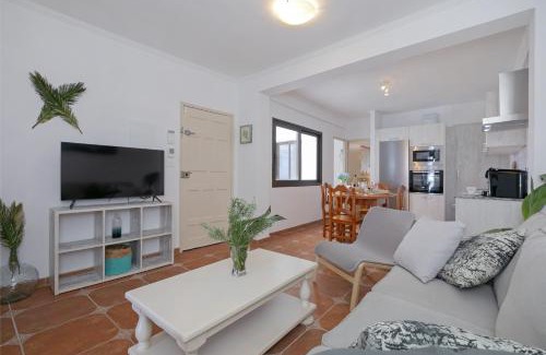 El Guincho Apartment | Convenient City-Center Apartment with Professional Coffee Machine