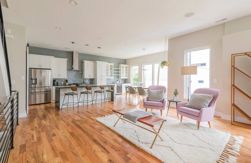 Third Ward House | Rooftop Retreat with Hot Tub, Steps from BofA Stadium