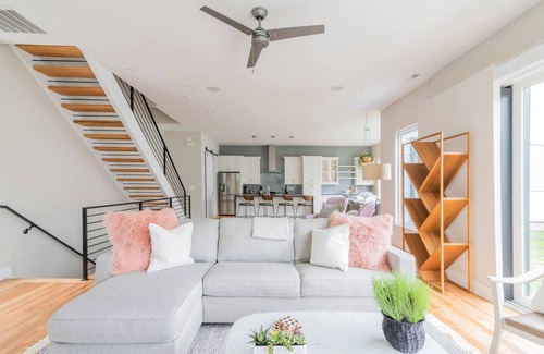 Third Ward House | Rooftop Retreat with Hot Tub, Steps from BofA Stadium