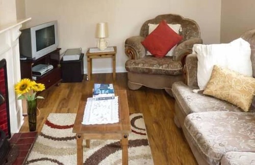 Ballinamore Bridge Cottage | ROOK HILL COTTAGE, pet friendly in Newbridge, County Galway