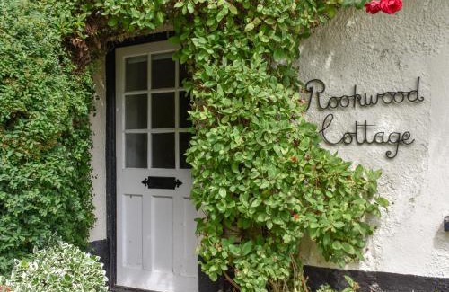 Drewsteignton House | Experience Rookwood: Pet-Friendly & Rated 9.6/10!