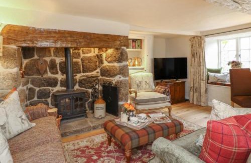 Drewsteignton House | Experience Rookwood: Pet-Friendly & Rated 9.6/10!