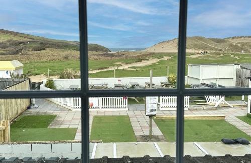 Holywell House | Relaxing Stay at Holywell Beach Bar with Ocean Views