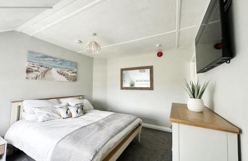 Holywell House | Relaxing Stay at Holywell Beach Bar with Ocean Views