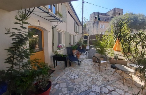 Vedene Apartment | ROOM 10 MNS AVIGNON 30 M2, AIR-CONDITIONED INDEPENDENT ENTRANCE PRIVATE PARKING