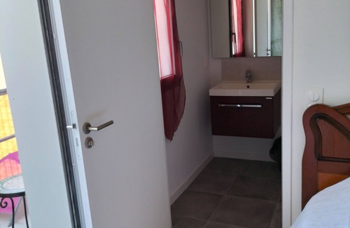 La Rochelle Bed & Breakfast | Cozy Room with Balcony & Private Shower, Near the Ocean
