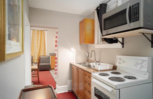 Centretown House | Cozy Room #2 in Downtown Ottawa for Budget Travelers