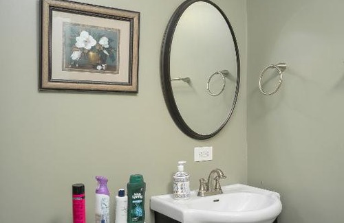 Centretown House | Cozy Room #2 in Downtown Ottawa for Budget Travelers