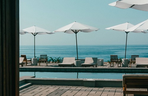 Isla Navidad Apartment | Oceanfront Condo for 6 with Pool & Kitchen Amenities