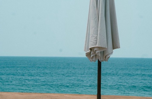 Isla Navidad Apartment | Oceanfront Condo for 6 with Pool & Kitchen Amenities