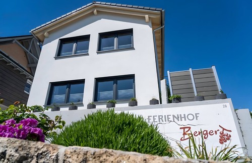 Hagnau Apartment | Room '205' with Shared Garden, Balcony and Wi-Fi