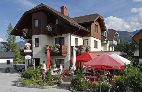 Weissenbach Bed & Breakfast | Comfortable Suite with Kitchen & Breakfast at Dorf Café