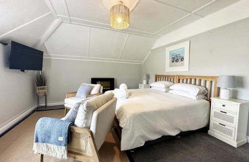 Holywell House | Oceanfront Room 3 at Holywell Beach Bar - Pet Friendly Stay