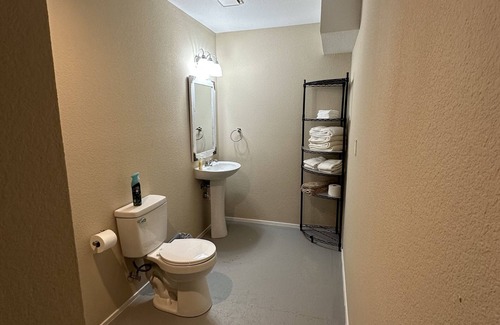 Italy Cabin | Cozy Room #3 - 20 Mins to Downtown Waxahachie, Perfect for 2