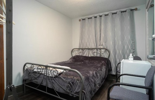 Centretown House | Premier Room #4 in Downtown Ottawa - Guest Rated 10/10