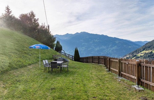 Hainzenberg Apartment | Room '5' with Mountain View, Shared Terrace and Wi-Fi