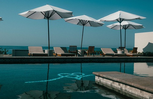 Isla Navidad Apartment | Romantic Oceanfront Condo with Pool and Spa Amenities