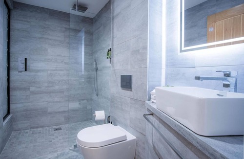 Pen-y-cae Apartment | Discover Room 7 at The Sleeping Giant, Pen Y Cae Inn