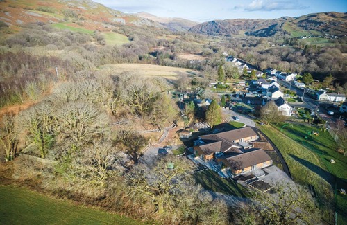 Pen-y-cae Apartment | Discover Room 7 at The Sleeping Giant, Pen Y Cae Inn