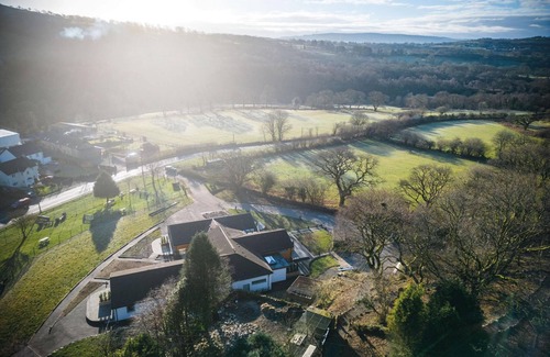 Pen-y-cae Apartment | Discover Room 7 at The Sleeping Giant, Pen Y Cae Inn