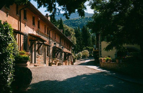 San Donato in Fronzano Apartment | Room '70 H Fattoria Degli Usignoli Tripla' with Shared Pool, Wi-Fi and Air Conditioning