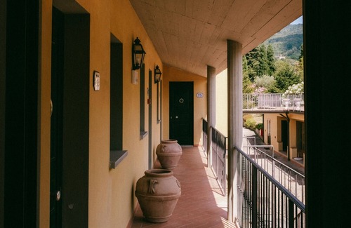 San Donato in Fronzano Apartment | Room '70 H Fattoria Degli Usignoli Tripla' with Shared Pool, Wi-Fi and Air Conditioning